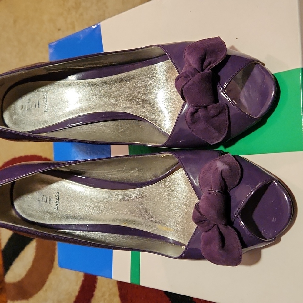 Peep-toe shoes